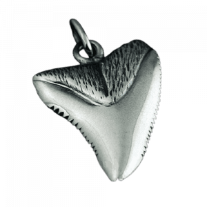 Srebrny wisiorek z zębem rekina - Kapcie rekiny